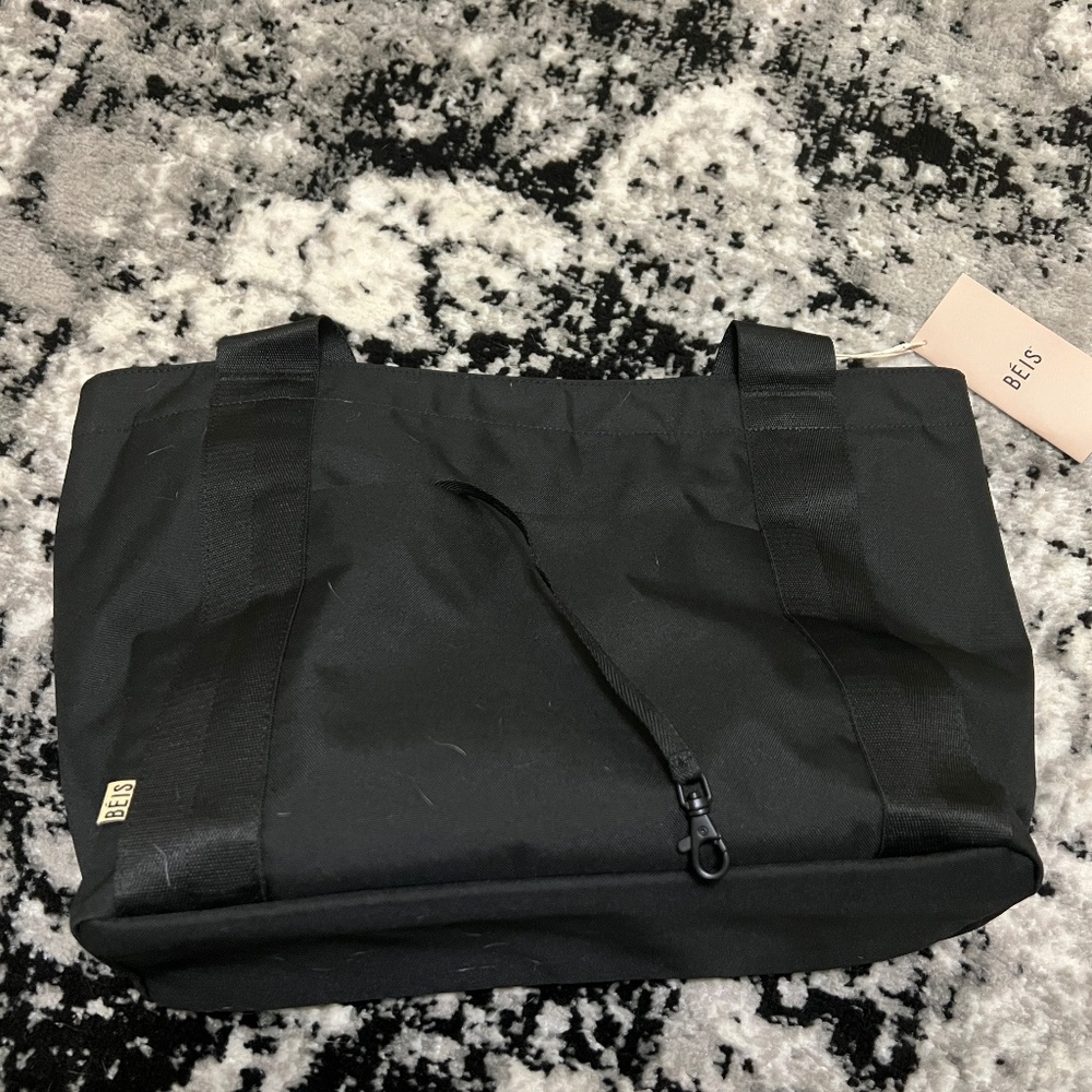 The BÉIS Tote in Black